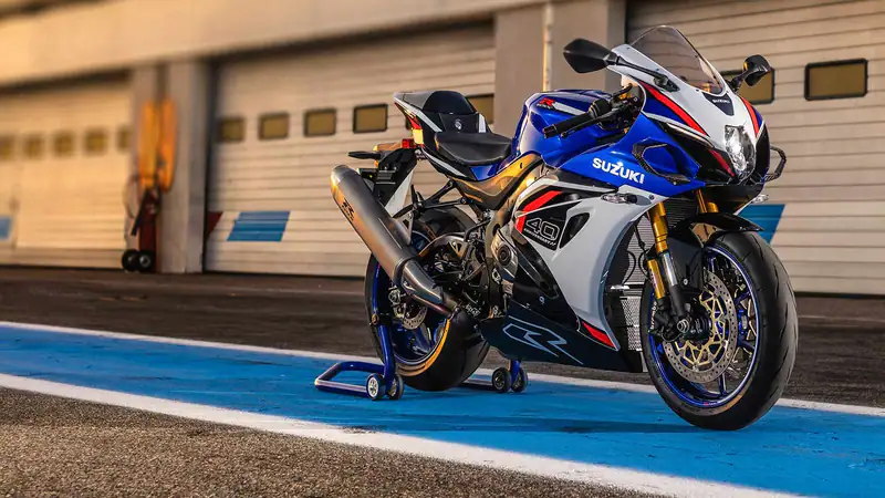 2027 Suzuki GSX-R1000RS 40. yıl özel serisiyle tanıtıldı