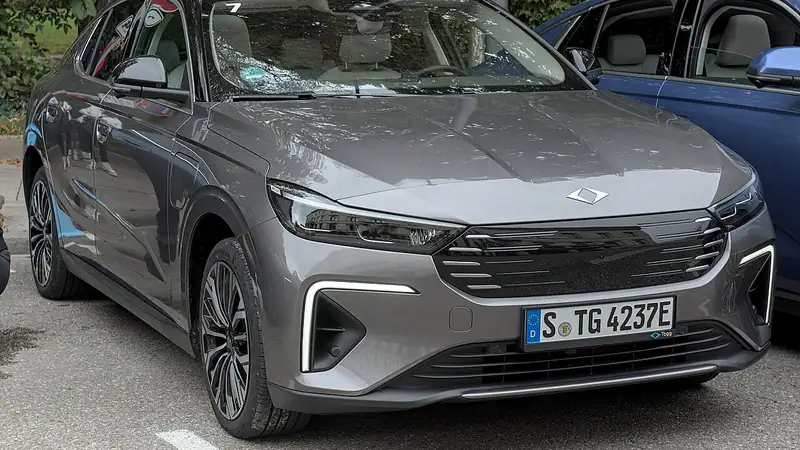 Industry Minister Kacır tours Togg campus as daily output reaches 375 vehicles