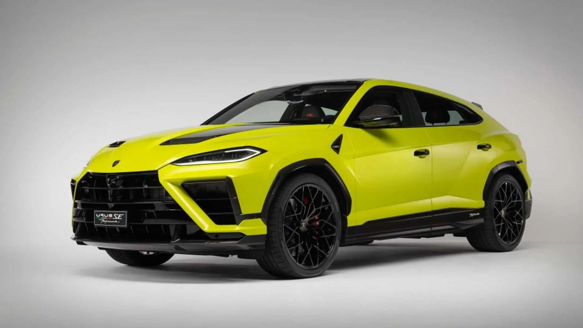 Lamborghini Urus SE Performante pistte: 1.000 Nm tork ve AURA havalı süspansiyon